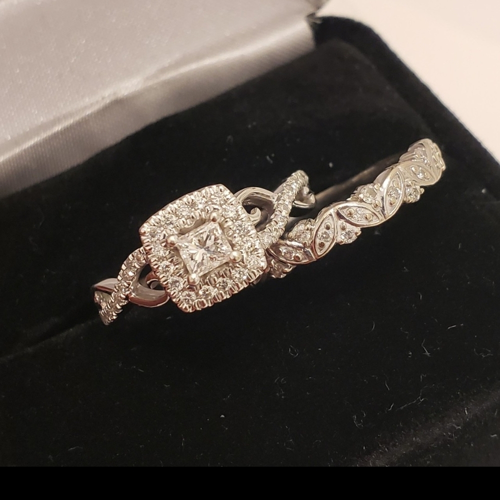 Zales Dazzling 10k gold diamond engagement ring and wedding band set - Picture 4 of 12